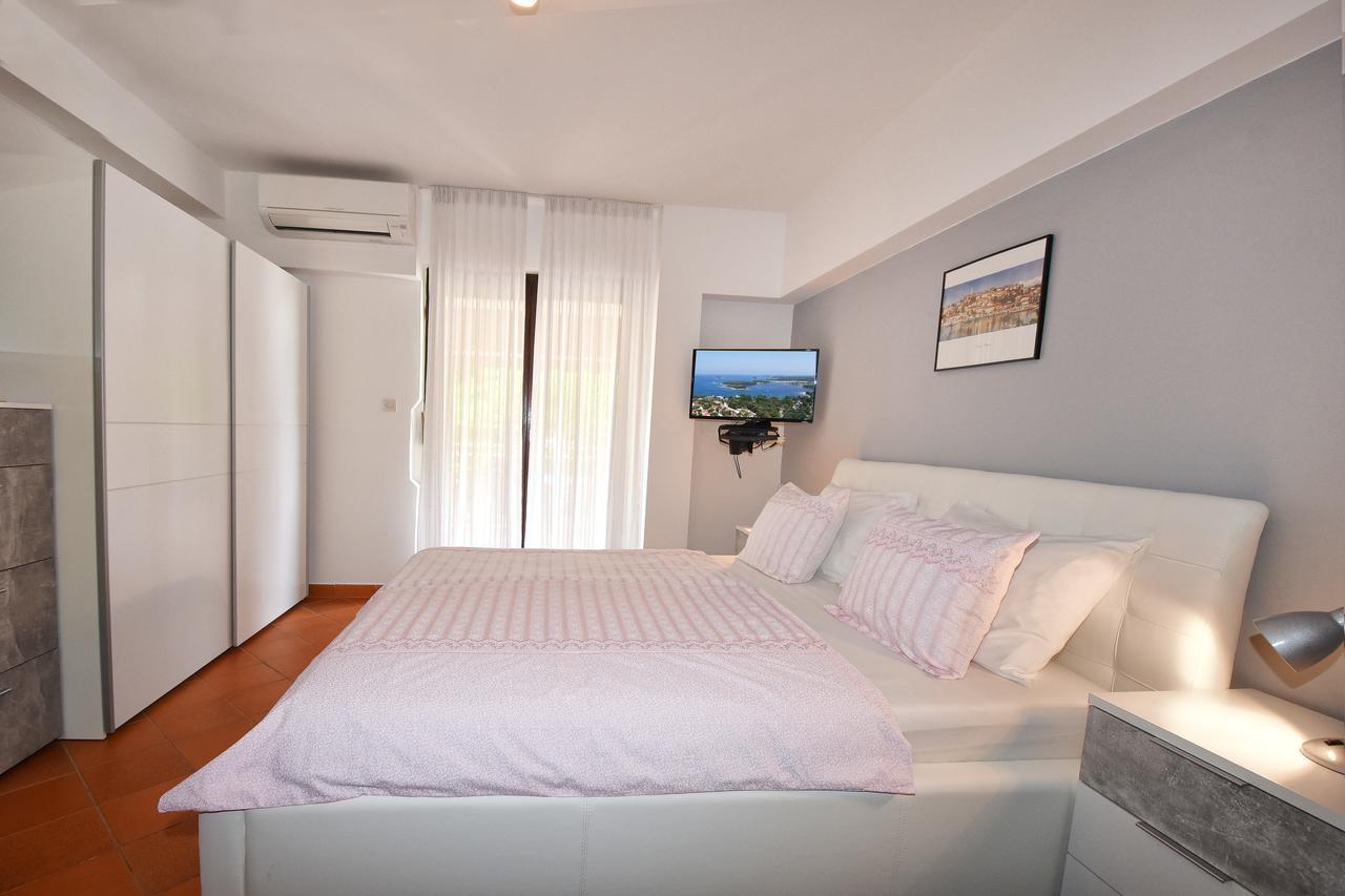 Apartment Sambris No 1 Vrsar Ngoại thất bức ảnh